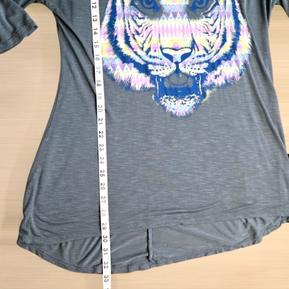 L.o.l vintage Graphic Tiger Print Gray Top three quarter sleeves size medium - Picture 6 of 11